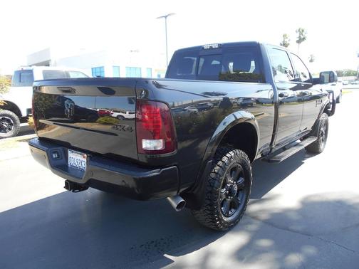 Brilliant Black Crystal Pearlcoat 2018 RAM 2500 Leather