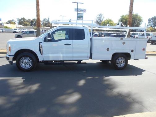 Oxford White 2025 Ford F-350 XL
