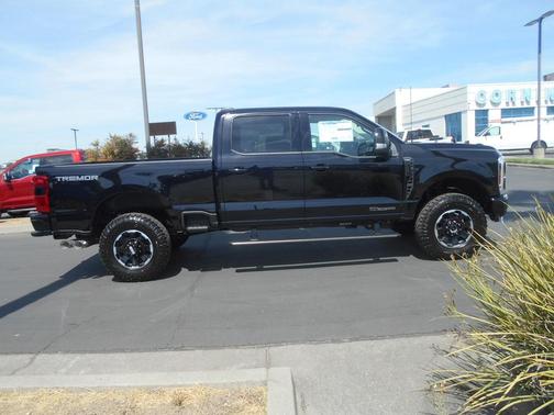 Agate Black Metallic 2026 Ford F-250 Lariat