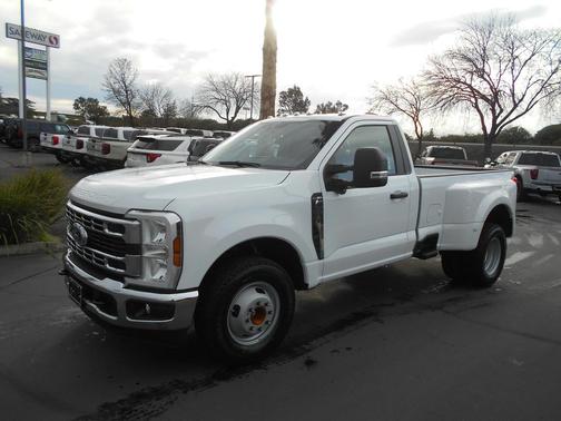 Oxford White 2026 Ford F-350 XLT Truck