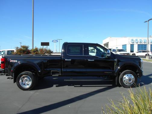 Agate Black Metallic 2026 Ford F-450 Platinum