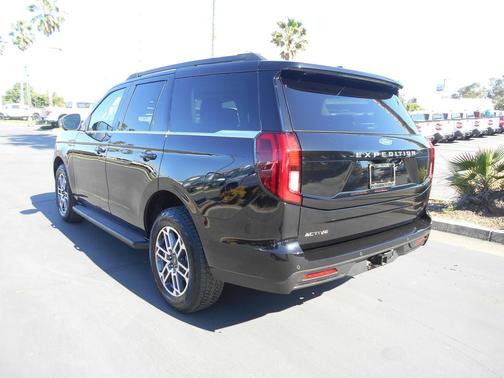Agate Black Metallic 2025 Ford Expedition Active