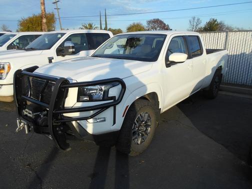 2023 Nissan Frontier SV