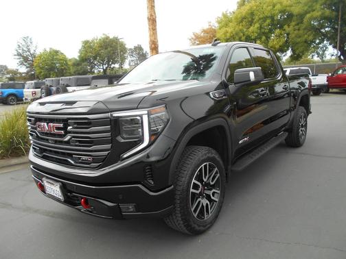 2025 GMC Sierra 1500 AT4