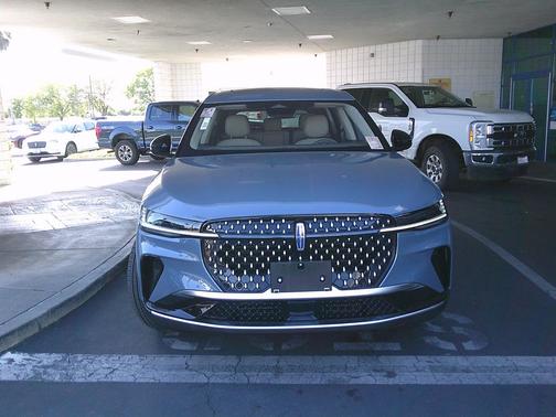 Whisper Blue Metallic Clearcoat 2025 Lincoln Nautilus Leather