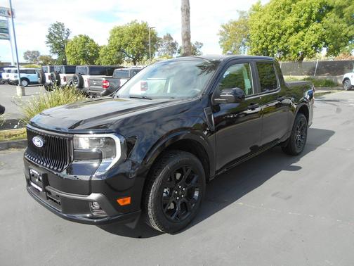 Shadow Black 2026 Ford Maverick Lobo Standard