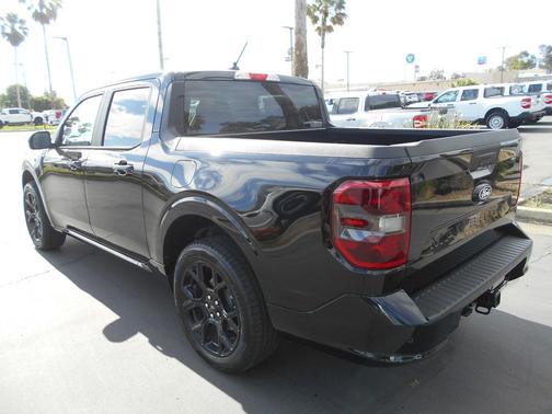Shadow Black 2026 Ford Maverick Lobo Standard