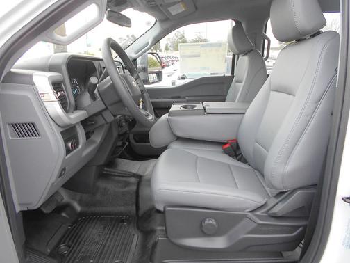 Oxford White 2026 Ford F-250 XL