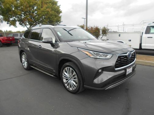2022 Toyota Highlander Hybrid Platinum