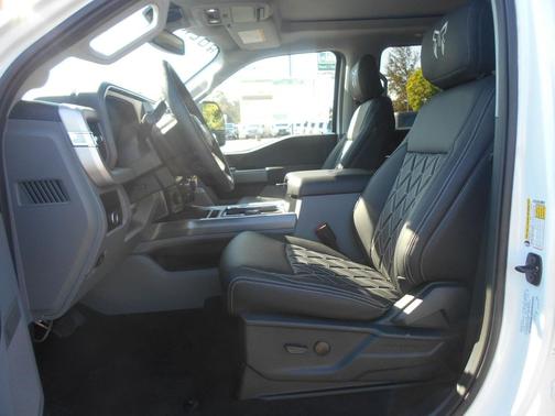 Oxford White 2025 Ford F-250 XLT