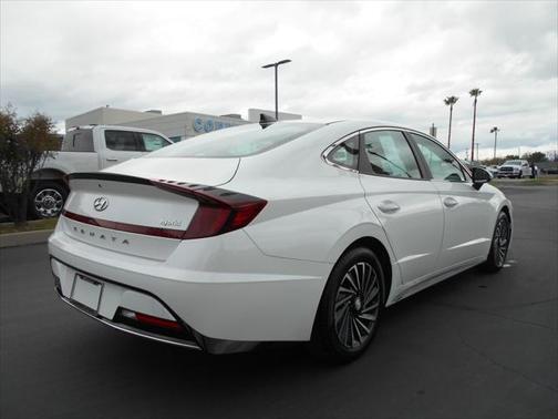 2022 Hyundai SONATA Hybrid SE