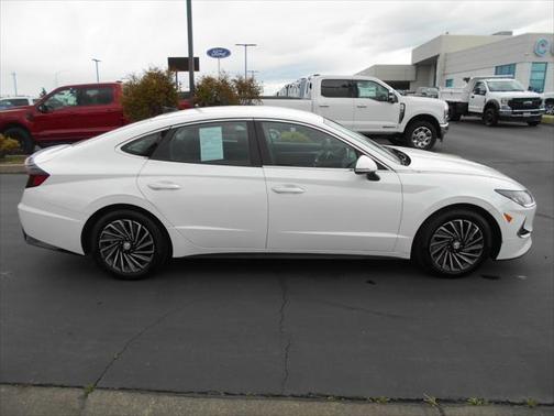 2022 Hyundai SONATA Hybrid SE