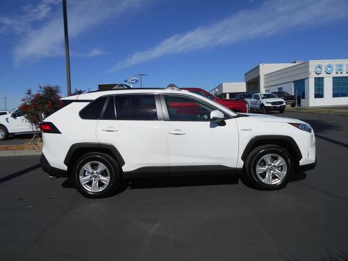 2021 Toyota RAV4 Hybrid XLE