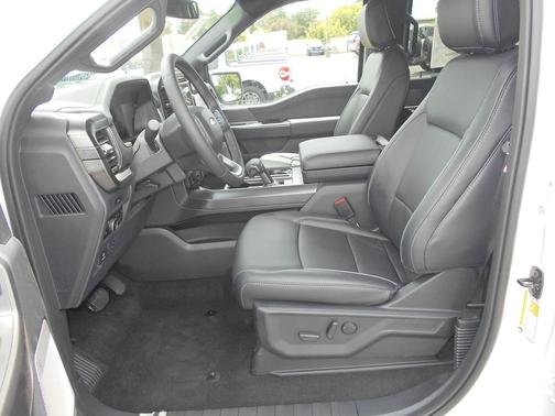Star White Metallic Tri-Coat 2026 Ford F-150 Lariat
