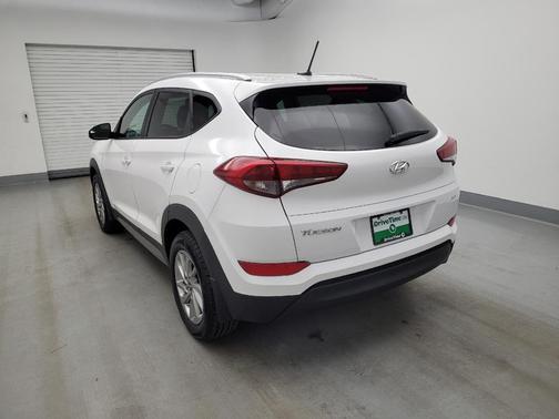 Dazzling White 2017 Hyundai TUCSON SE