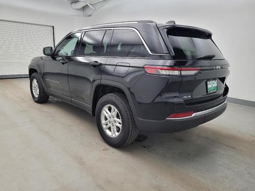 Diamond Black Crystal Pearlcoat 2023 Jeep Grand Cherokee Laredo