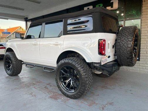 Oxford White 2023 Ford Bronco Outer Banks