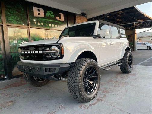 Oxford White 2023 Ford Bronco Outer Banks