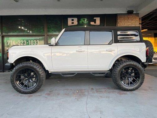 Oxford White 2023 Ford Bronco Outer Banks