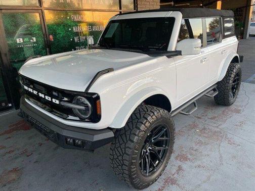 Oxford White 2023 Ford Bronco Outer Banks