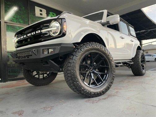 Oxford White 2023 Ford Bronco Outer Banks