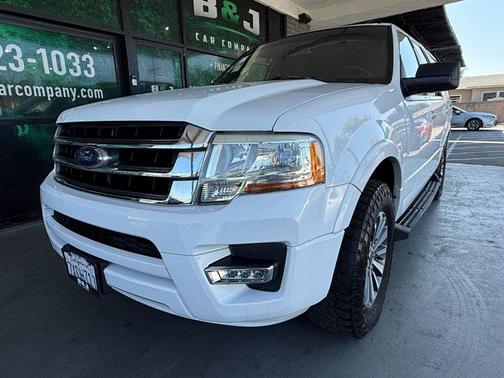 White 2017 Ford Expedition XLT