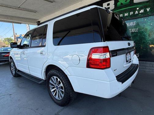 White 2017 Ford Expedition XLT