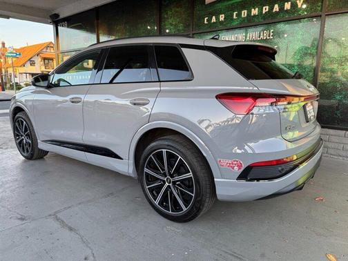 2022 Audi e-tron Premium Plus