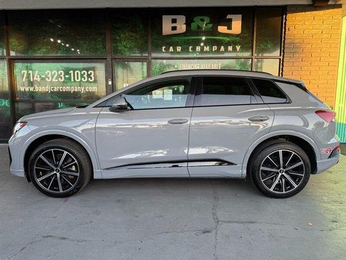 2022 Audi e-tron Premium Plus