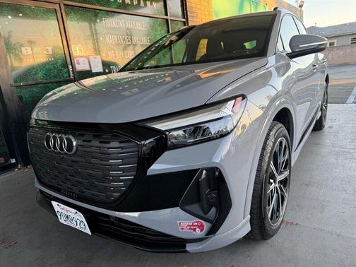 2022 Audi e-tron Premium Plus