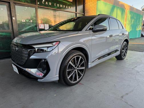 2022 Audi e-tron Premium Plus