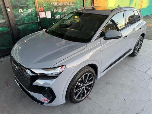 2022 Audi e-tron Premium Plus