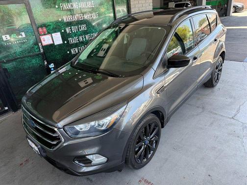 Magnetic Metallic 2017 Ford Escape SE
