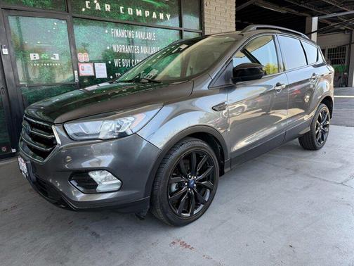 Magnetic Metallic 2017 Ford Escape SE