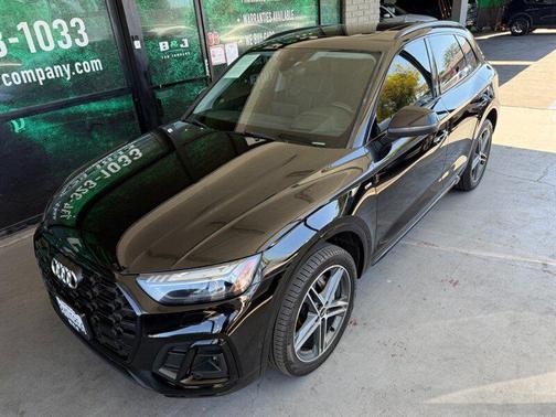 Mythos Black Metallic 2022 Audi Q5 e 55 S line Prestige
