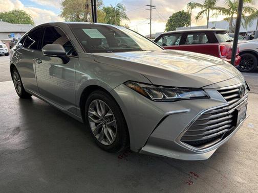 2019 Toyota Avalon XLE