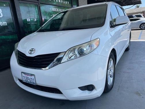 2014 Toyota Sienna LE