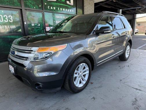 Gray 2015 Ford Explorer XLT