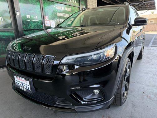 Diamond Black Crystal Pearlcoat 2019 Jeep Cherokee Altitude