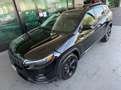 Diamond Black Crystal Pearlcoat 2019 Jeep Cherokee Altitude
