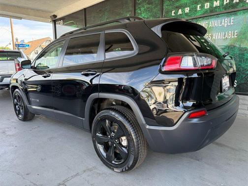 Diamond Black Crystal Pearlcoat 2019 Jeep Cherokee Altitude