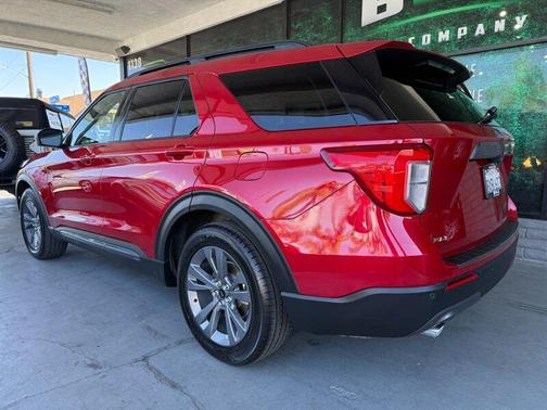 Rapid Red Metallic Tinted Clearcoat 2021 Ford Explorer XLT
