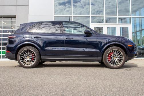 2023 Porsche Cayenne Platinum Edition