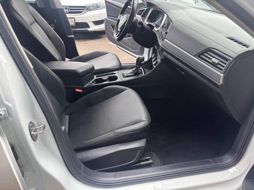 Pure White 2019 Volkswagen Jetta 1.4T SE