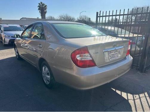 2004 Toyota Camry LE
