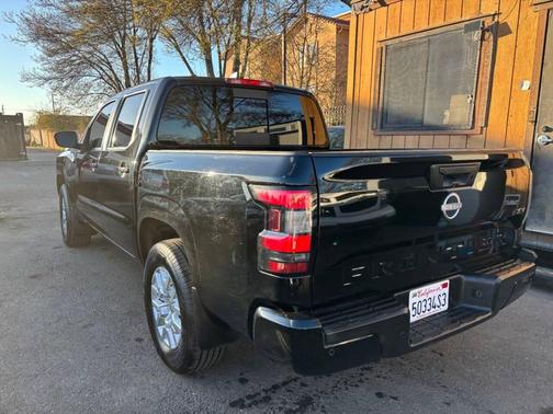 2023 Nissan Frontier SV