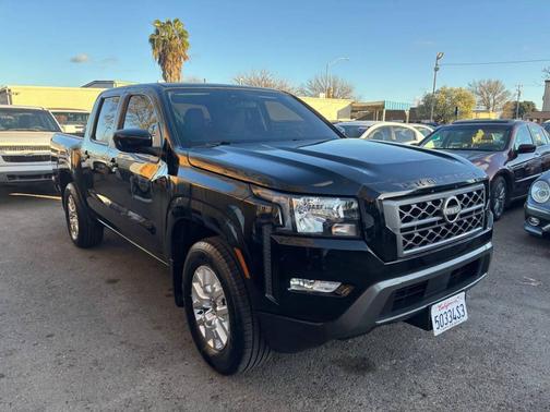 2023 Nissan Frontier SV