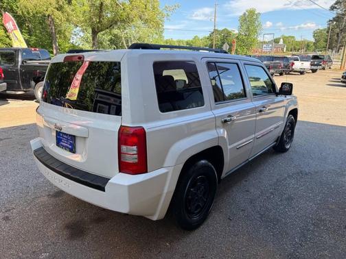 Light Khaki Metallic Clearcoat 2008 Jeep Patriot Sport