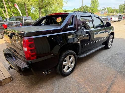 Black 2013 Chevrolet Avalanche LT