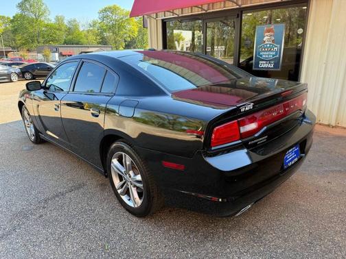 Pitch Black 2013 Dodge Charger SXT